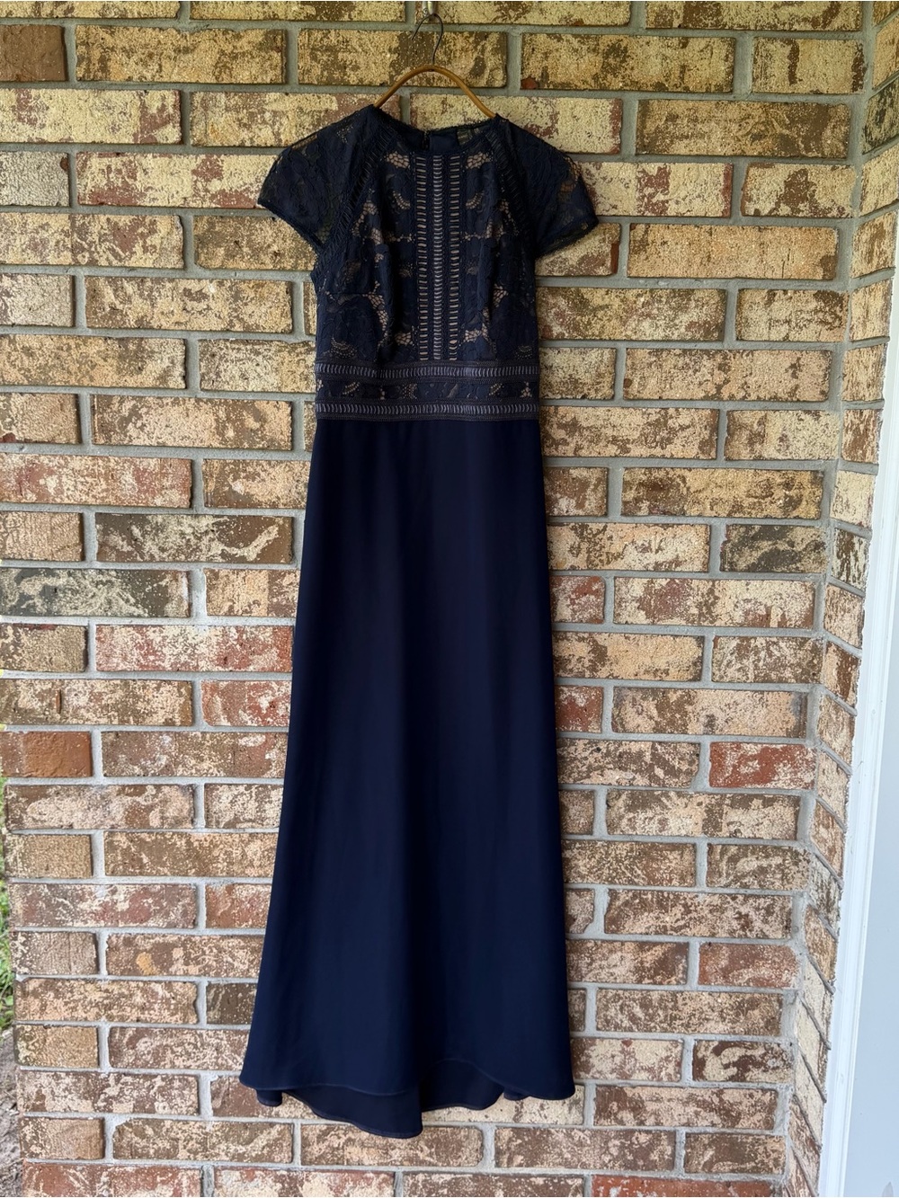 TADASHI SHOJI  Catrine Lace Bodice Gown Women’s Size 4 Navy Beautiful Condition!